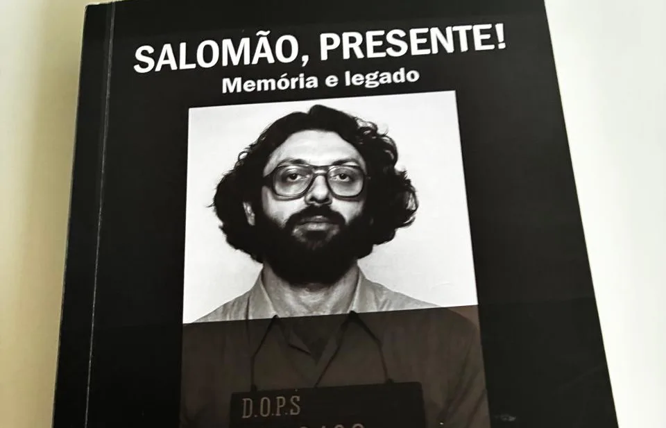 Salomão participou da resistência contra a ditadura militar nos anos 1970, pelo movimento estudantil.