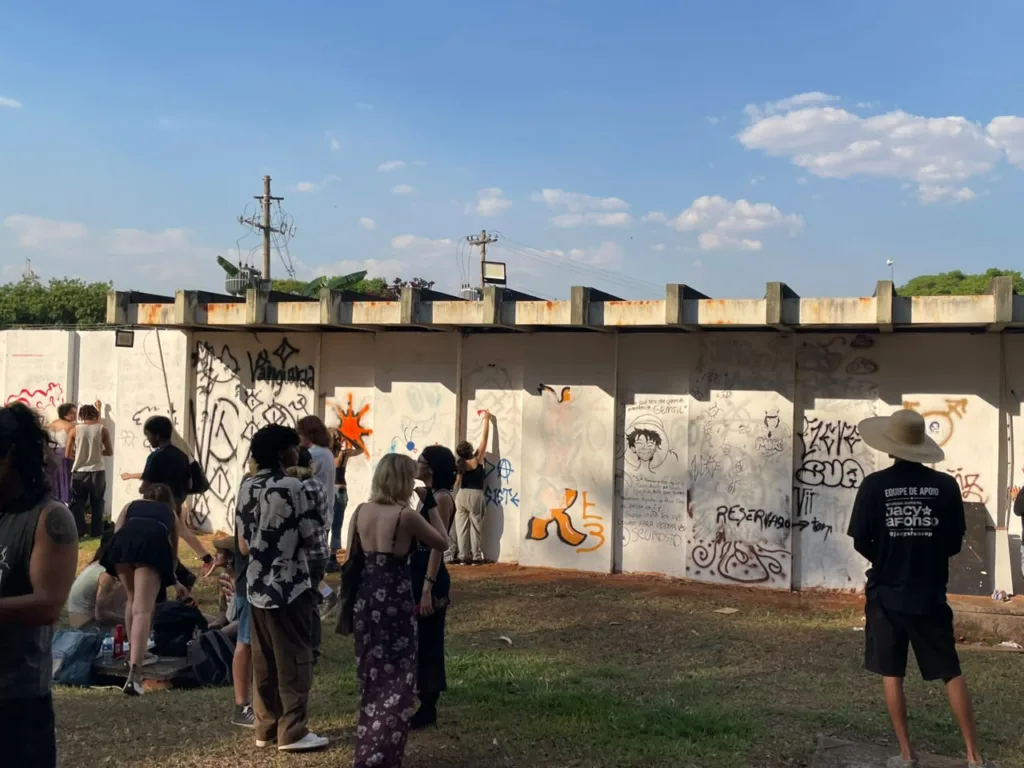Ação devolveu grafites, desenhos e diferentes manifestações artísticas aos muros da UnB 