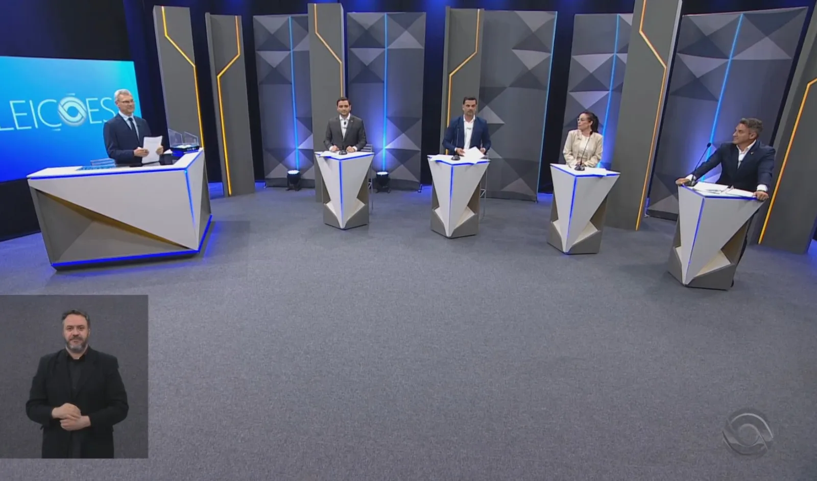Mediado pelo jornalista Elói Zorzetto, o debate teve duas horas de duração e foi dividido em quatro blocos