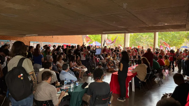 Candidaturas ao governo do DF discutem BRB, direitos e políticas públicas em debate na UnB