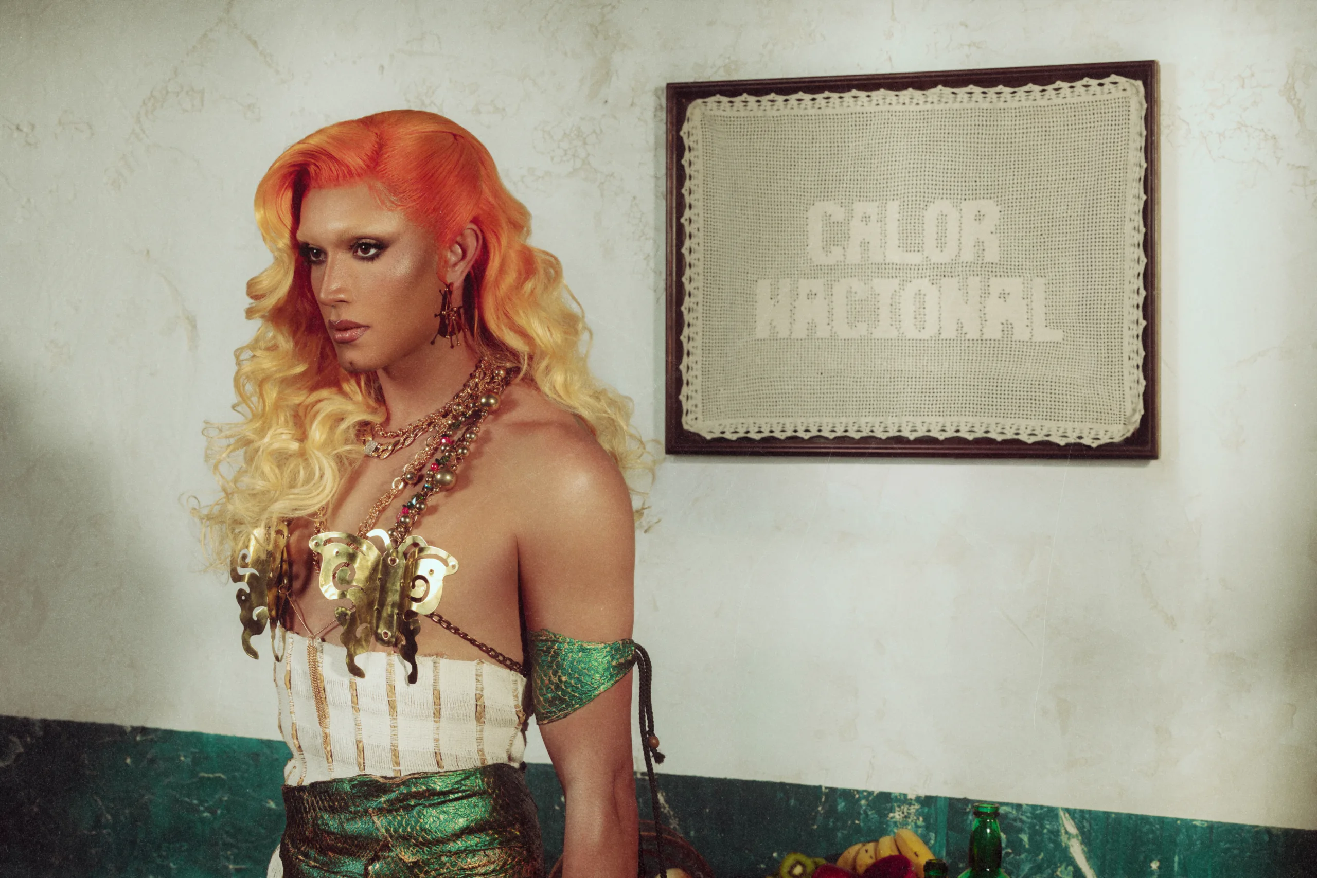 Aretuza Lovi lança Calor Nacional, trabalho que celebra sua trajetória na música pop e reúne participações de artistas LGBTQIA+