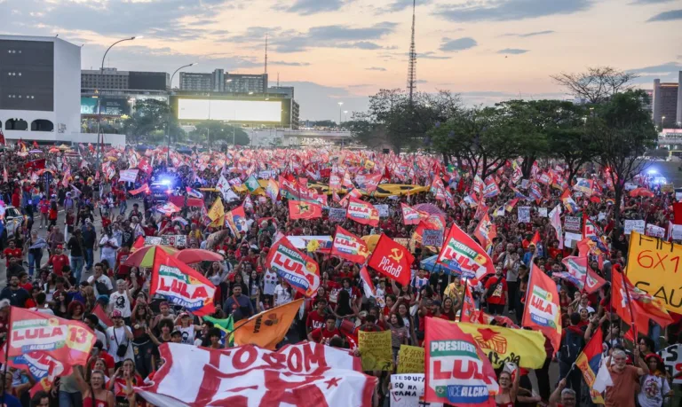 Movimentos populares do DF farão ato em apoio a Lula e à democracia neste domingo (10)