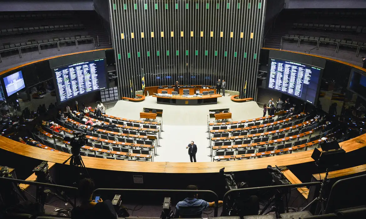 A distribuição das 70 cadeiras segue o sistema proporcional, conforme regras estabelecidas pela Justiça Eleitoral