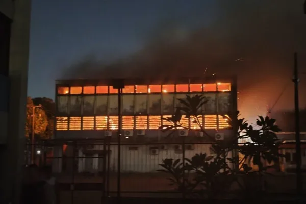 Incêndio atinge prédio da UFPE.