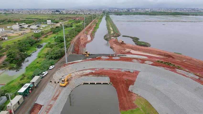 Comportas de proteção instaladas entre os arroios Passo das Pedras e Areia e o rio Gravataí foram fechadas preventivamente em Porto Alegre