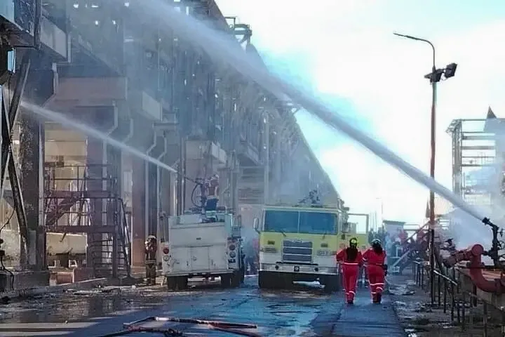Incêndio na refinaria de Cardón forçou a paralisação das atividades.