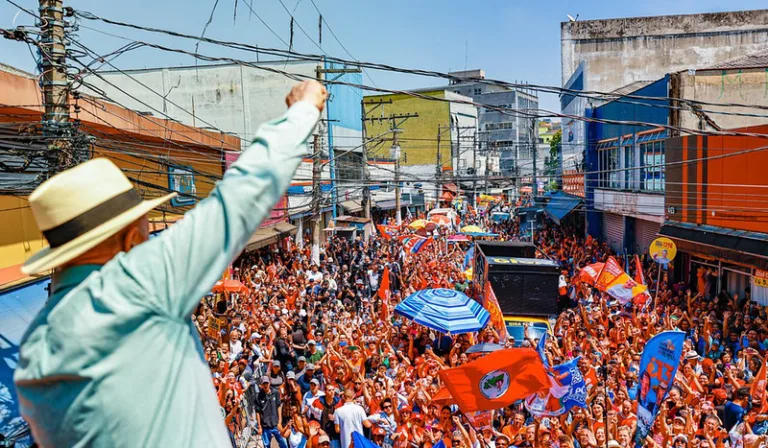 Atos em apoio a Lula levam mobilização política às periferias de SP no domingo (18)