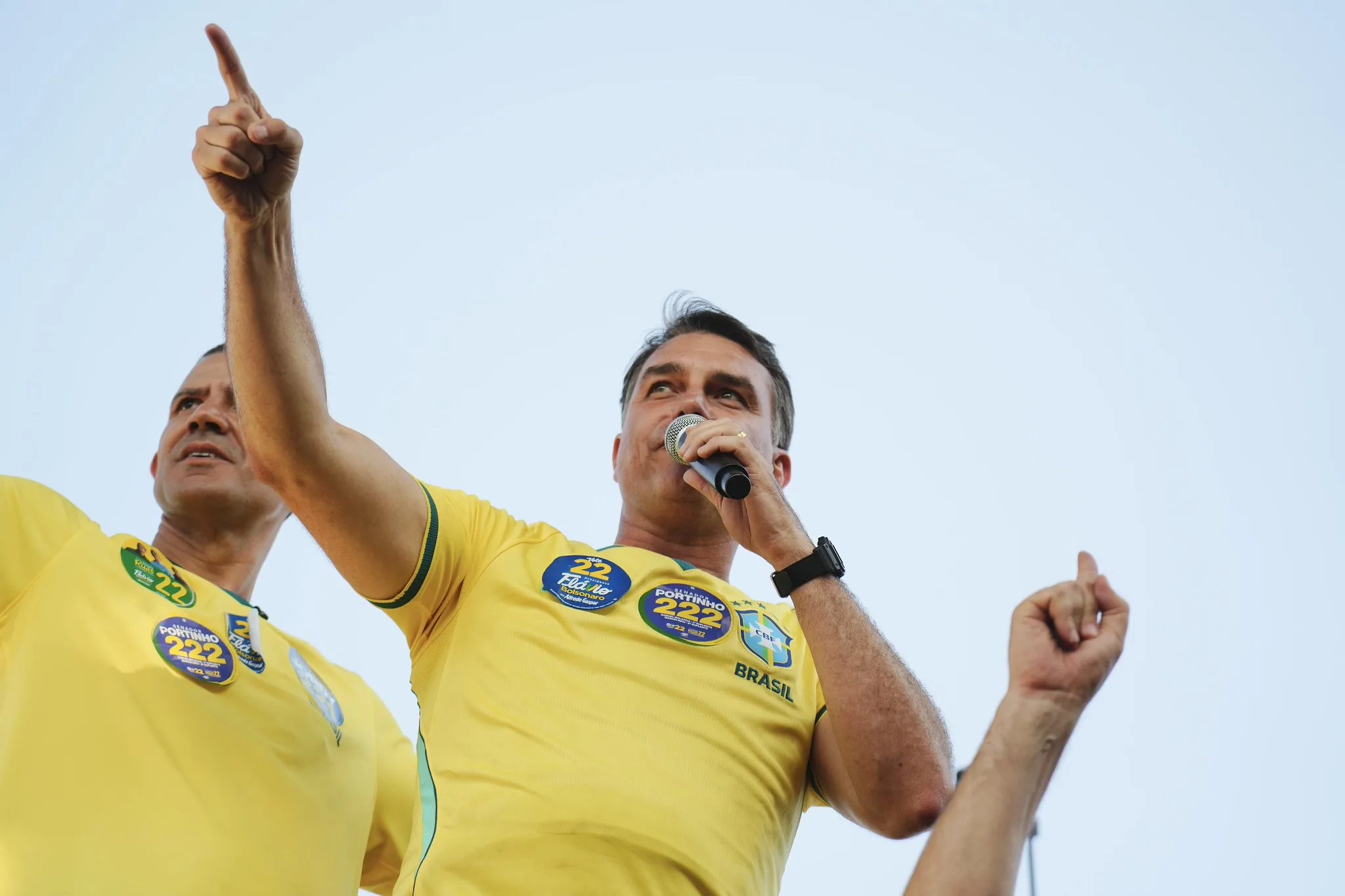 Flávio Bolsonaro volta ao Rio na tarde deste sábado (3) para encerrar campanha antes do primeiro turno