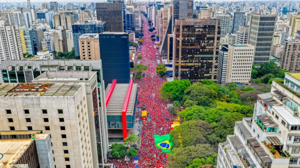 Mais de um milhão de pessoas lotam a Avenida Paulista, em apoio ao presidente Lula (Foto: Ricardo Stuckert)
