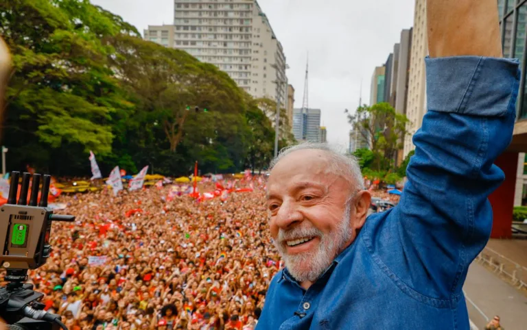 Mobilização em São Paulo quer reverter votos para Lula no segundo turno