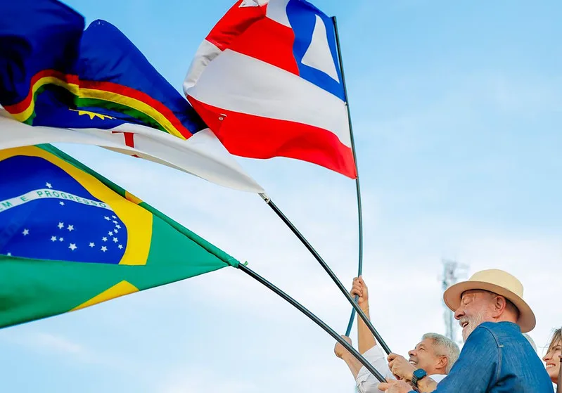 Presidente Lula em caminhada com apoiadores em Juazeiro (BA) e Petrolina (PE)