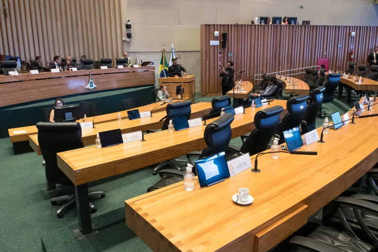 DF: Deputados cobram explicações sobre denúncia de R$ 400 mi envolvendo Ibaneis Rocha