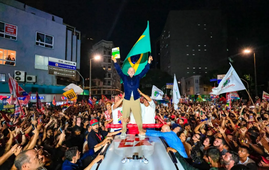 Na quarta-feira desta semana, Lula fez uma caminhada entre a Praça da Estação, a Praça 7 e a Praça Raul Soares.