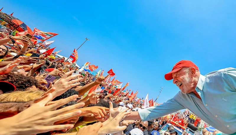 Presidente da República, Luiz Inácio Lula da Silva, durante ato de campanha no Rio de Janeiro: o evento "Lula no Rio de Janeiro: O Brasil Pronto Pra Mais", realizado na Praia de Copacabana, Rio de Janeiro - RJ