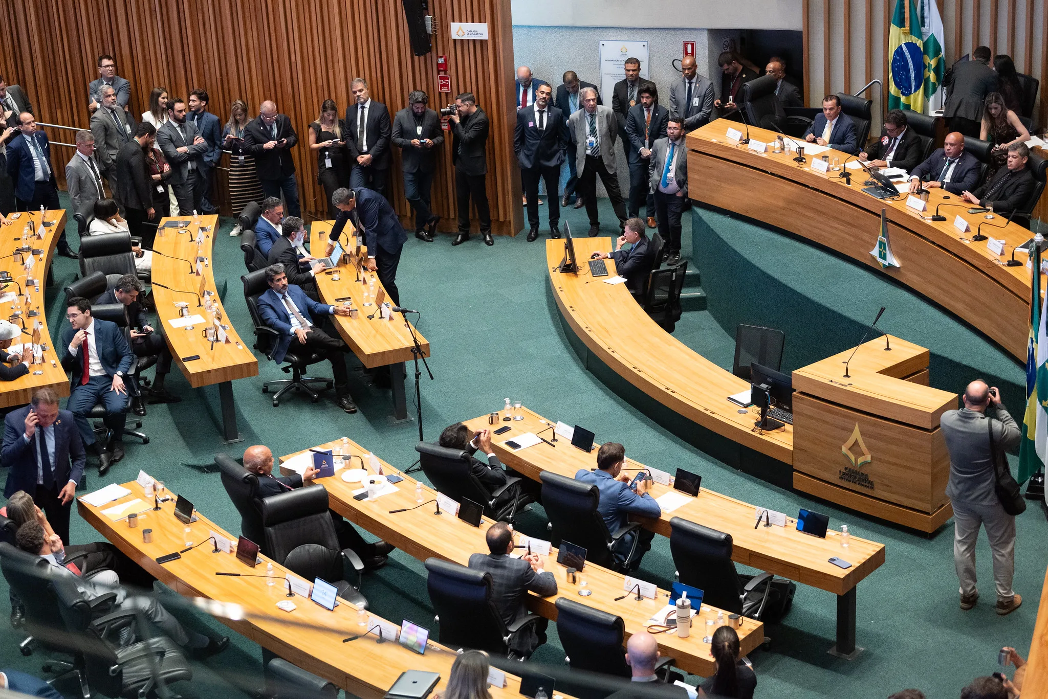 Sessão plenária da CLDF em que a proposta de mudança nas regras de reeleição da Mesa Diretora foi aprovada em primeiro turno, com 17 votos favoráveis e seis contrários
