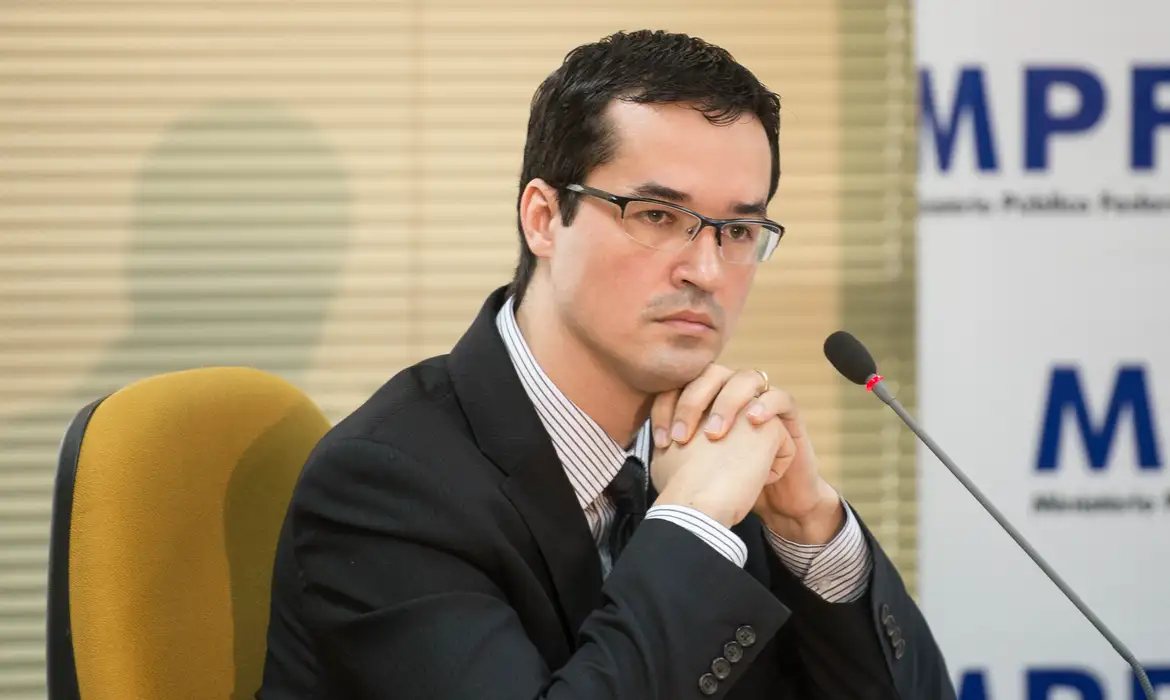 Dallagnol pode não assumir cadeira no Senado.