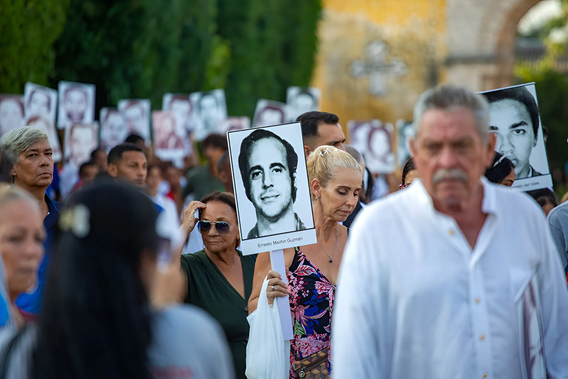 Povo cubano presta homenagem às vítimas do Crime de Barbados. Foto: Enrique González
