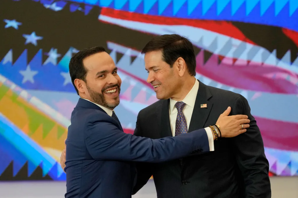 O secretário de Estado dos Estados Unidos, Marco Rubio, visitou a Colômbia e se reuniu com Espriella pouco mais de um mês após a posse do colombiano como presidente.