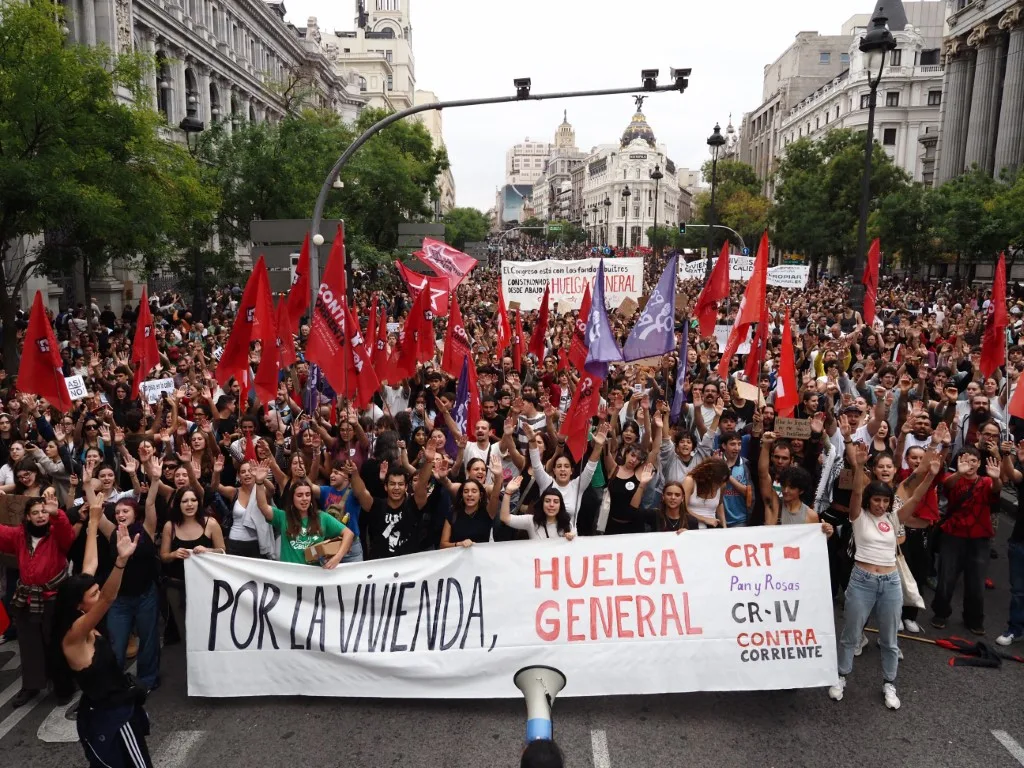 Em 3 de outubro de 2026, cerca de 70 mil pessoas marcharam pelas principais avenidas de Madri, na Espanha, até a Fontana di Cibeles, onde fica a sede da Prefeitura de Madri
