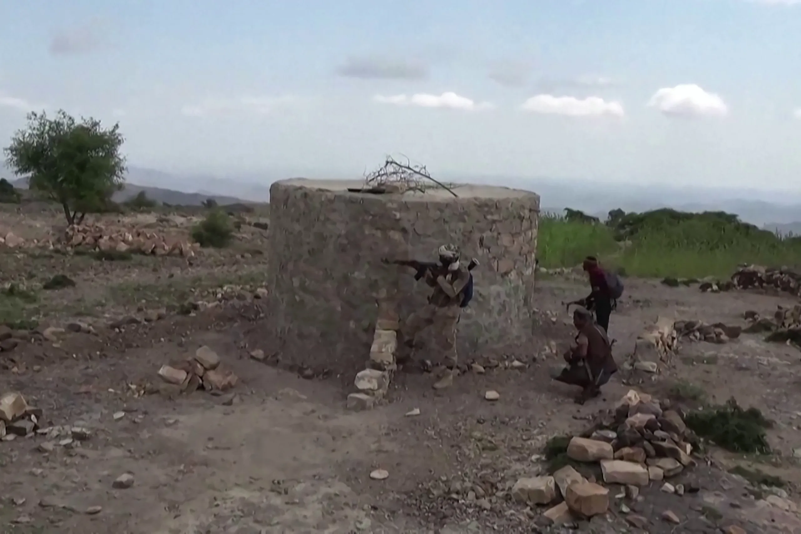 Combatentes houthis na província de Taiz, no Iêmen