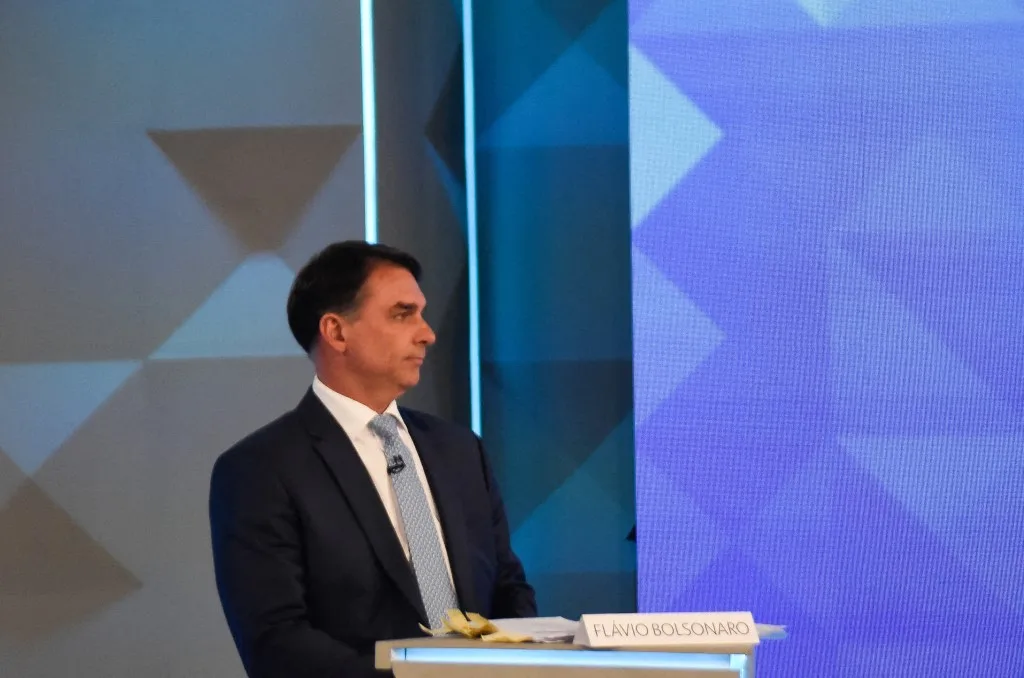 O senador Flávio Bolsonaro (PL), candidato à presidência, durante debate na TV Globo