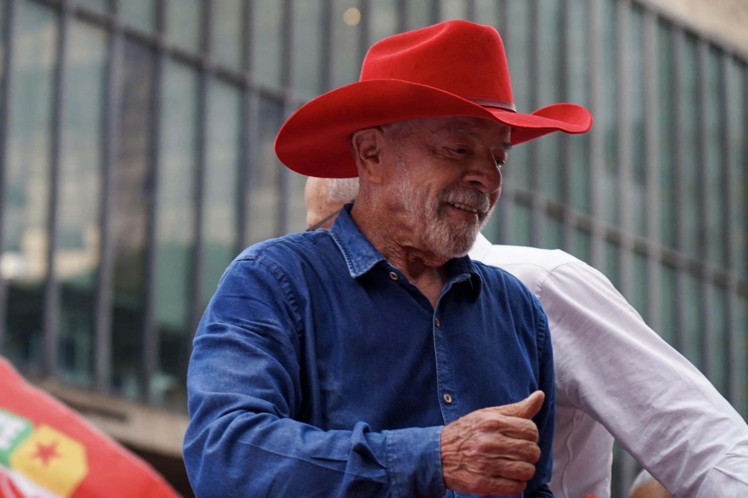 Candidato à presidência do Brasil e presidente Luiz Inácio Lula da Silva participa do último comício de campanha na Avenida Paulista, antes do segundo turno das eleições presidenciais, em 24 de outubro de 2026, em São Paulo, Brasil.