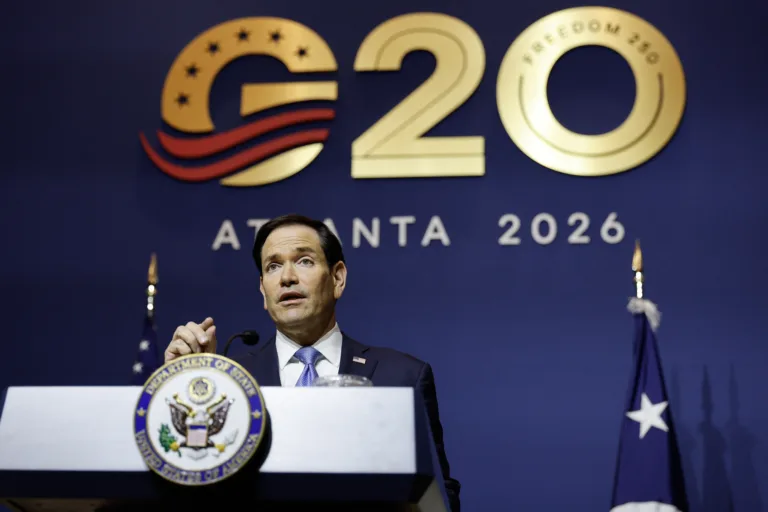 Marco Rubio diz que governo dos EUA não participou 'diretamente' da fuga de Flávio Bolsonaro