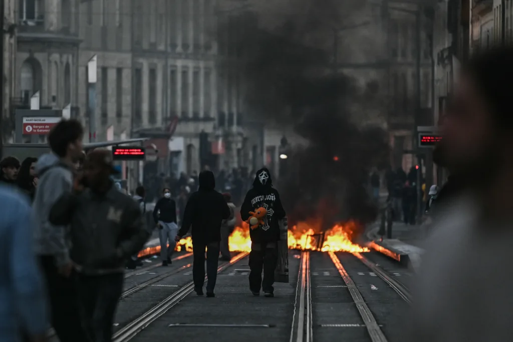 Manifestação em Bordeaux, na França, no sábado (31/10)