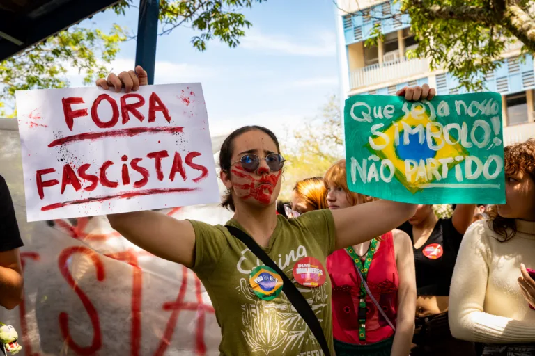 Comunidade acadêmica realiza ato contra manifestações fascistas na UFSM