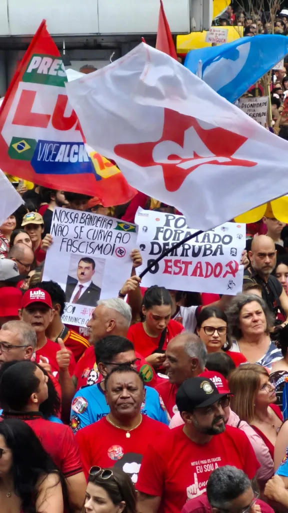 Ato ocorre em frente ao Masp, na Avenida Paulista
