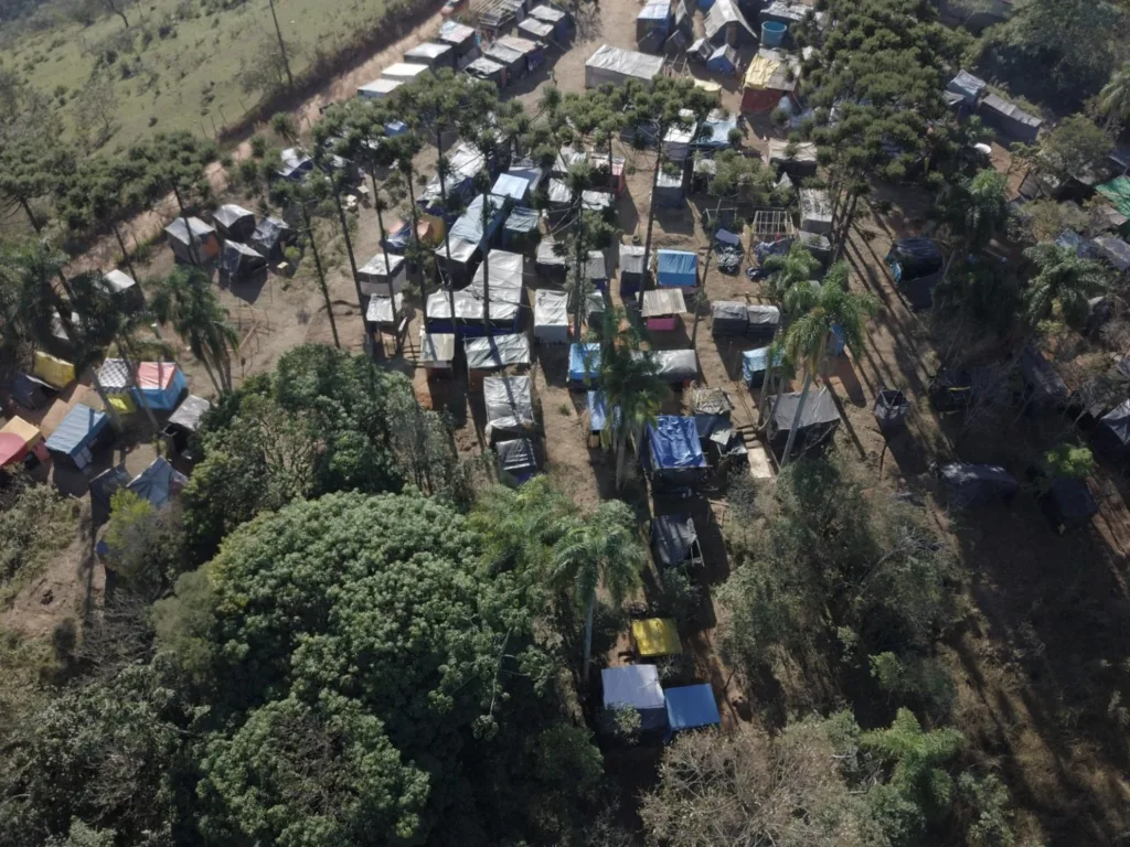 Quase 100 família vivem na Ocupação Queixadas, em Cajamar (SP)