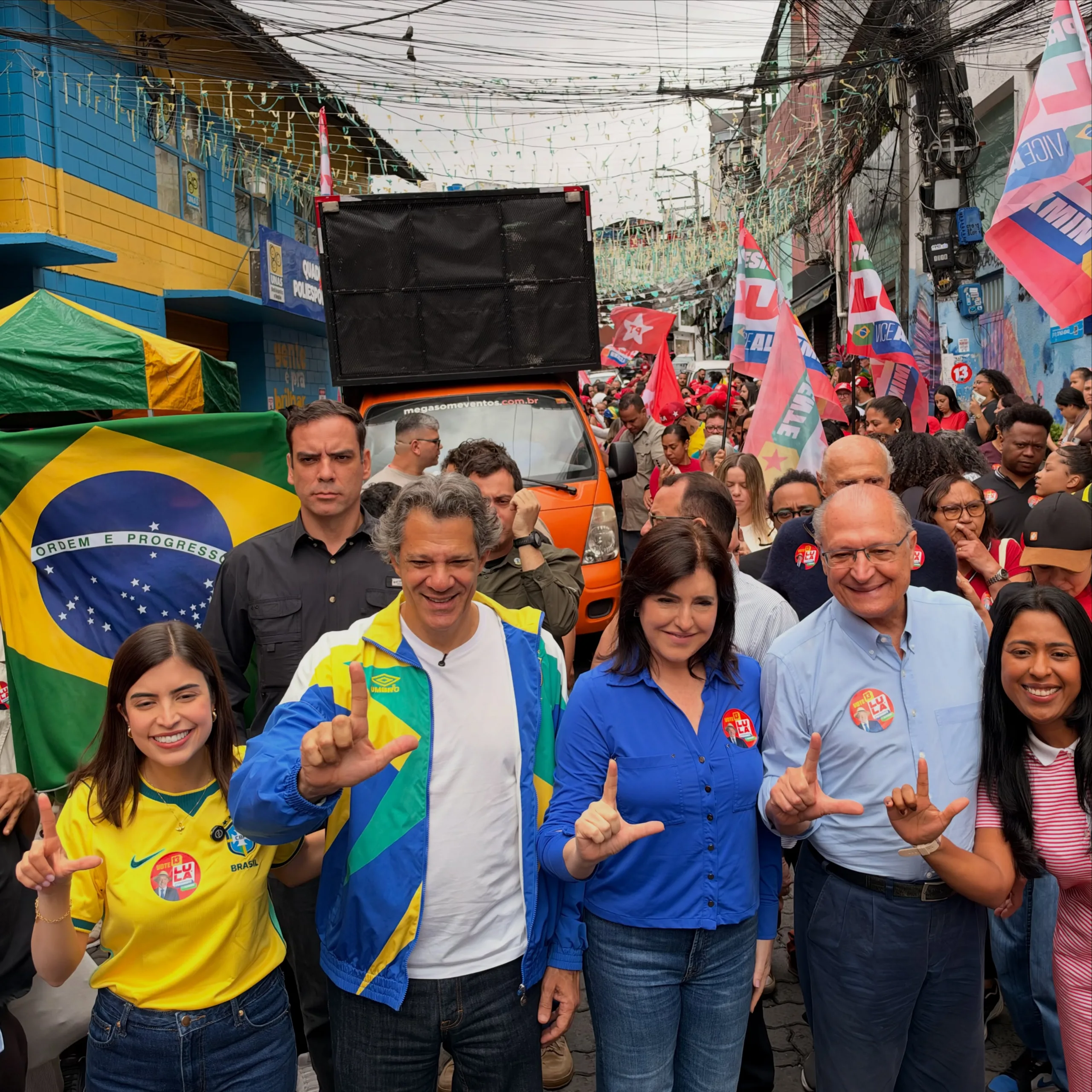 Tabata Amaral, Fernando Haddad, Simone Tebet e Geraldo Alckmin participam de caminhada em Heliópolis, a maior favela de São Paulo