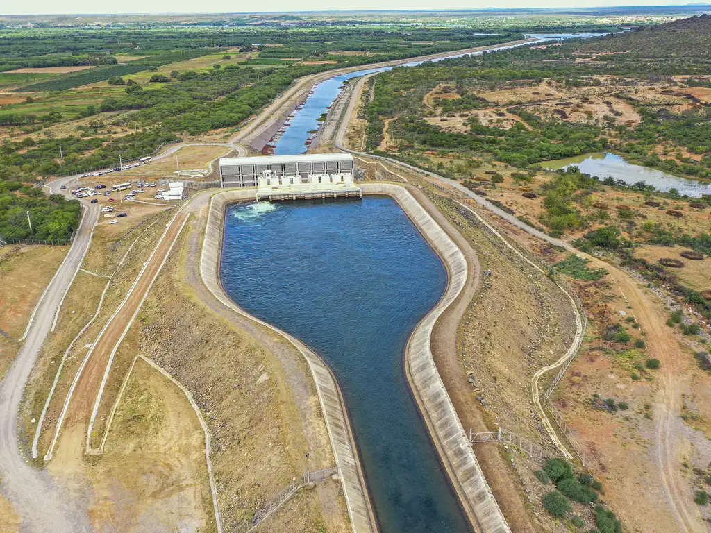 Estação de bombeamento EBI-I, no município de Cabrobó, marca o início da transposição do rio São Francisco no eixo norte