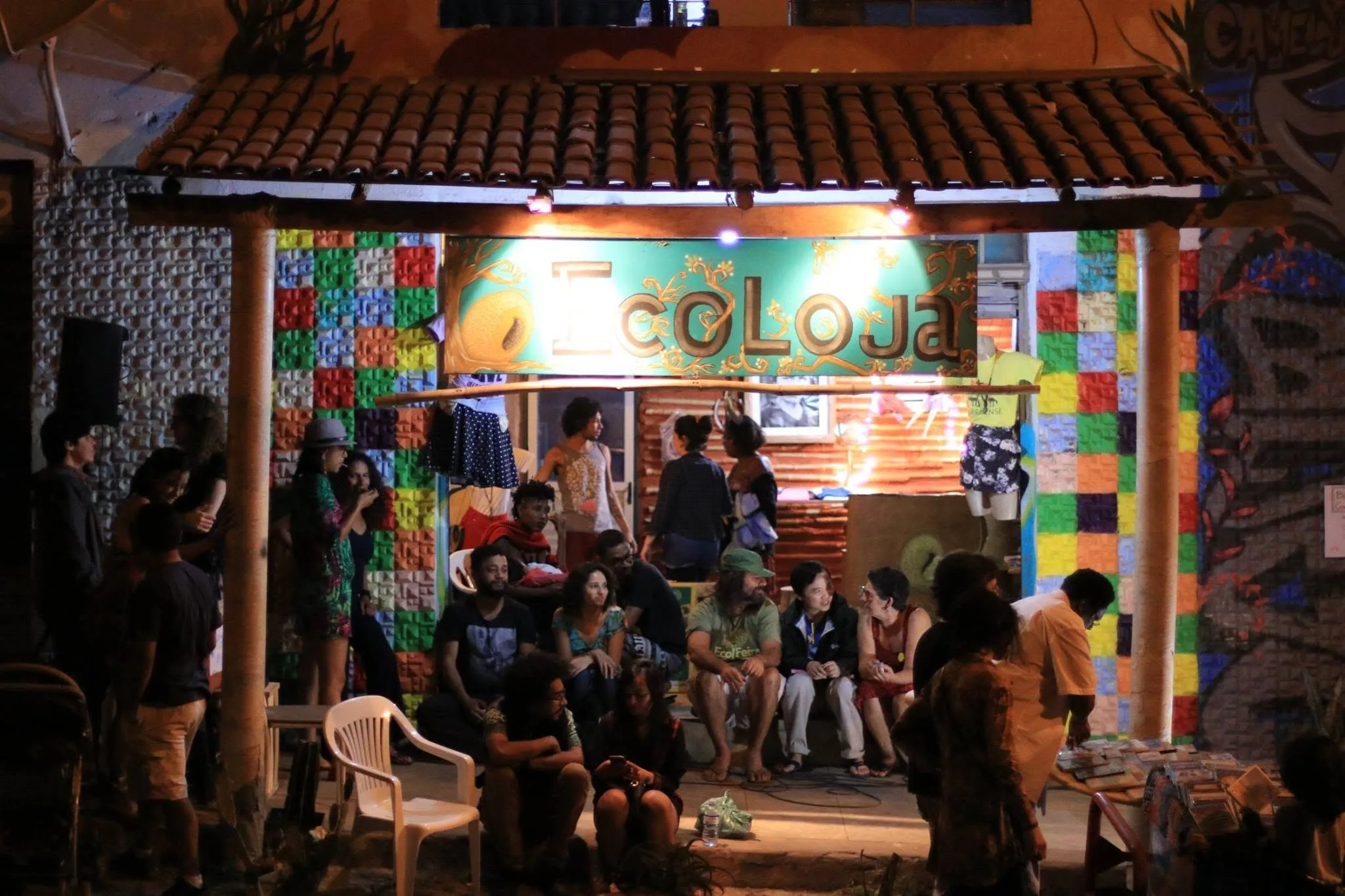 Sarau Gole de Poesia ocorre em Taguatinga, no Mercado Sul