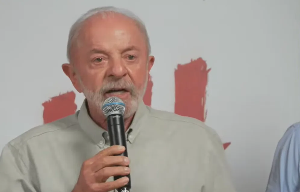 O presidente Luiz Inácio Lula da Silva (PT) em transmissão ao vivo em defesa do fim da escala 6x1