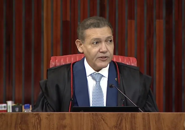 Ministro relator havia suspendido candidatura no sábado (3). Decisão foi derrubada por Nunes Marques no dia seguinte.