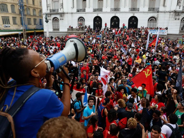 Virada de Lula começou em Niterói (RJ): estudantes da UFF relembram primeiro protesto de rua 