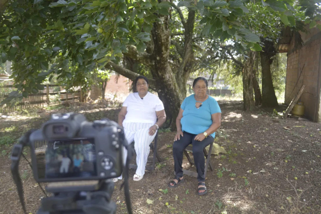 O documentário faz um resgate da memória quilombola paranaense, a partir da visão de mulheres de dez territórios.