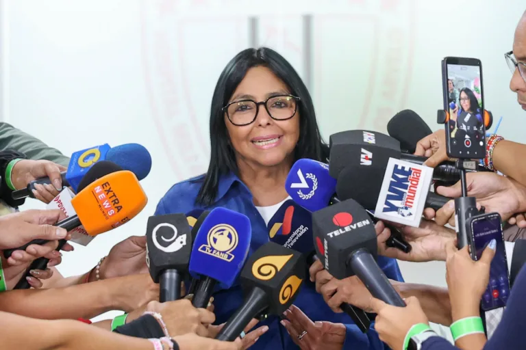 ‘Poderia ter evitado o show’, diz Delcy Rodríguez sobre retorno de María Corina à Venezuela