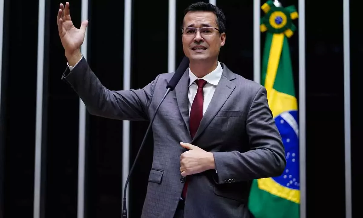 Ministro relator havia suspendido candidatura no sábado (3). Decisão foi derrubada por Nunes Marques no dia seguinte.