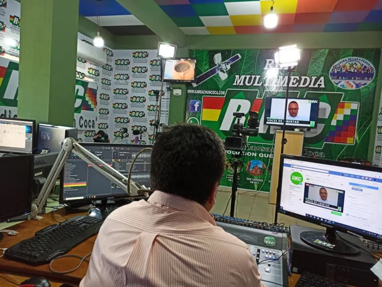 Os sindicatos camponeses da região tropical de Cochabamba declararam estado de alerta após o cancelamento das transmissões da Rádio Kausachun.