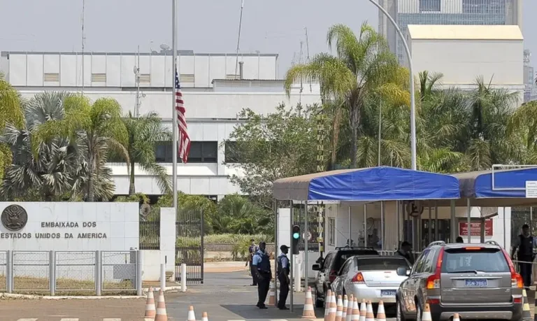 EUA alegam 'questões de segurança' e suspendem serviços consulares no Brasil 