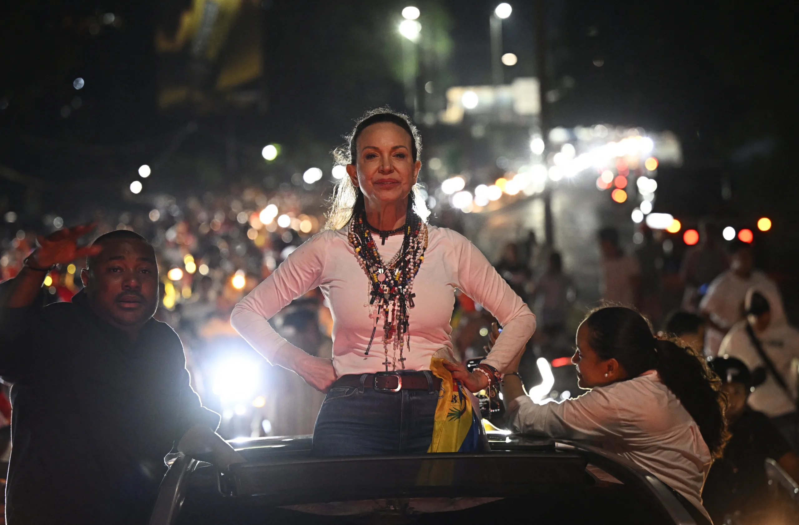 María Corina Machado é recebida por apoiadores em Caracas, Venezuela.