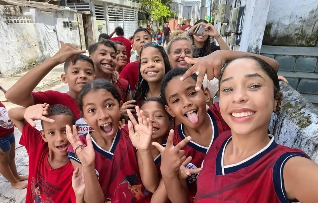 A Turma do Flau, ong do Recife, atua desde 1982 com crianças e adolescentes através da cultura e educação