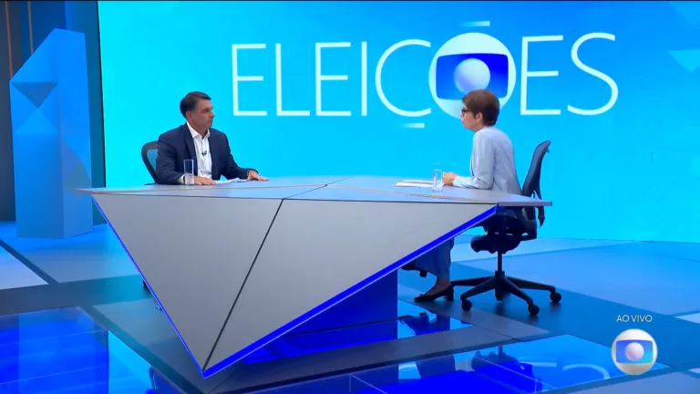 JN: Flávio foge de questinamentos, lança fake news sobre Lula e troca acusações sobre Vorcaro
