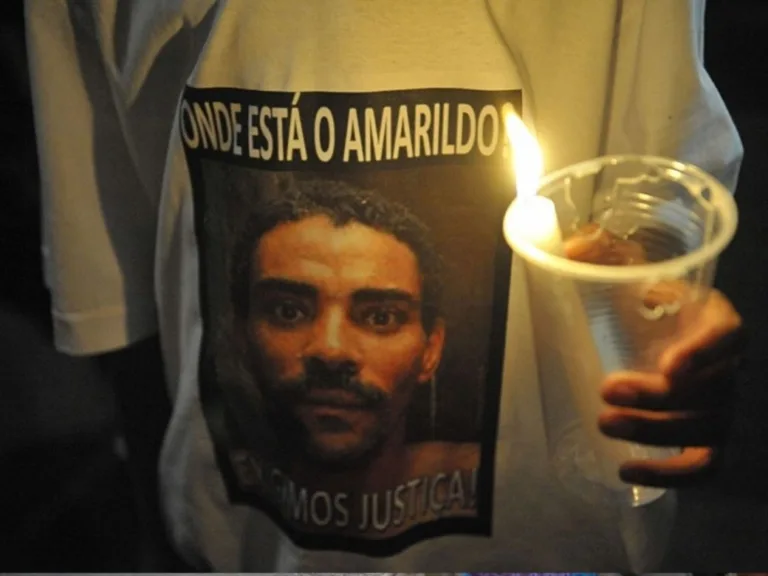 Flávio Bolsonaro homenageou PM do caso Amarildo e mais de 20 policiais que se tornaram réus