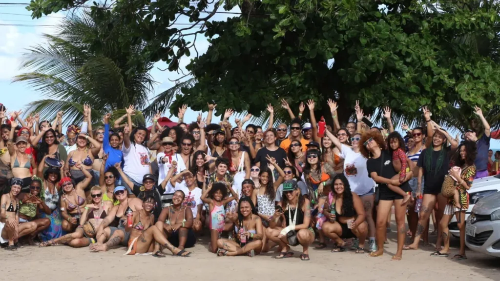 Foto coletiva de um dos encontros do Cores Femininas, no Recife