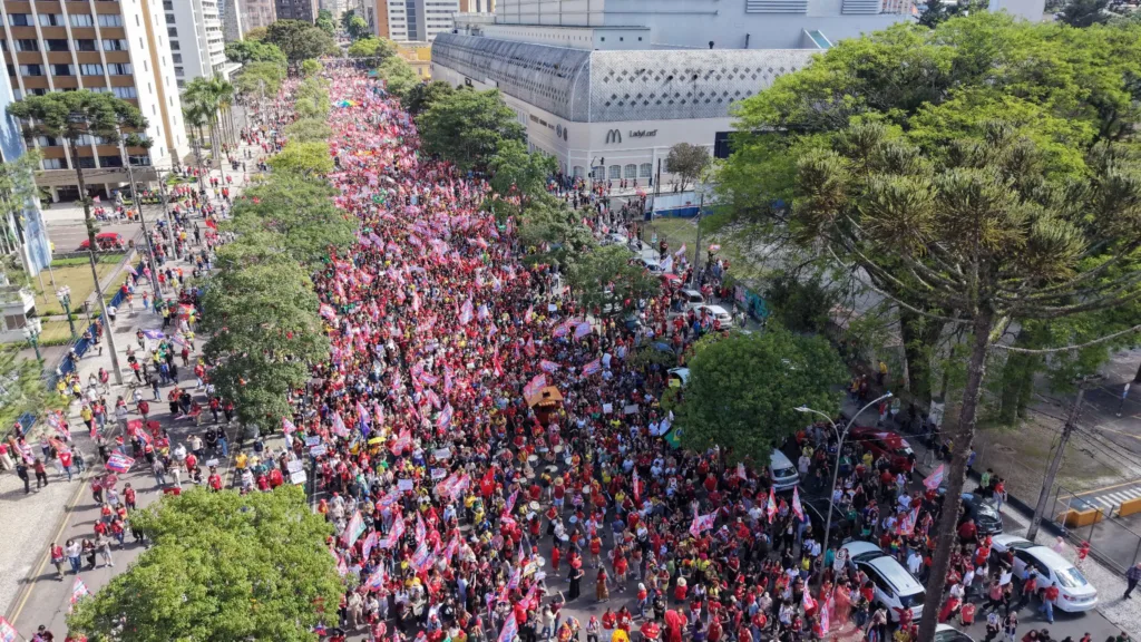 Imagem aérea do ato em apoio a Lula em Curitiba