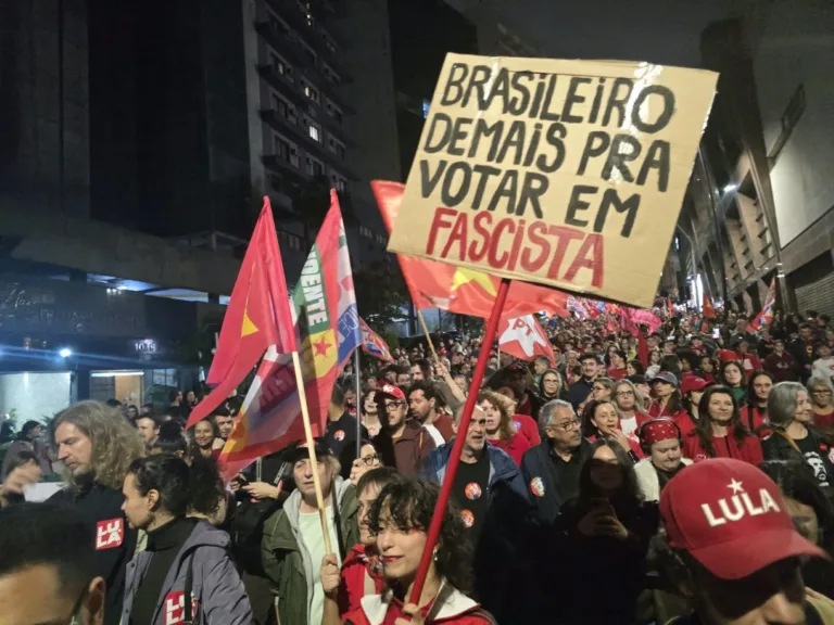 O povo rachou o telhado de vidro dos golpistas: agora só falta 1%