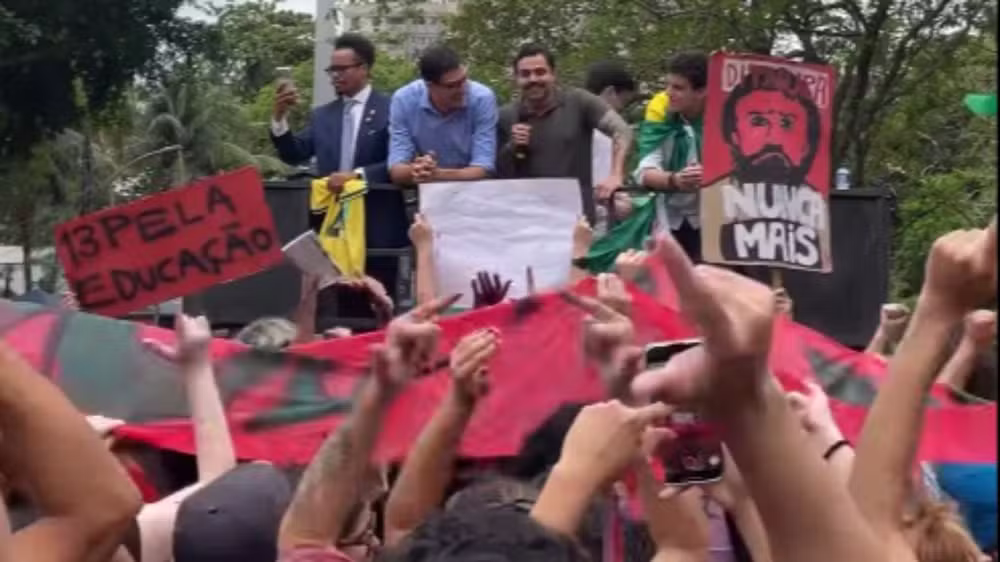 O influenciador Breno Café com Teu Pai fez provocações sobre a morte da vereadora Marielle Franco, assassinada em 2018